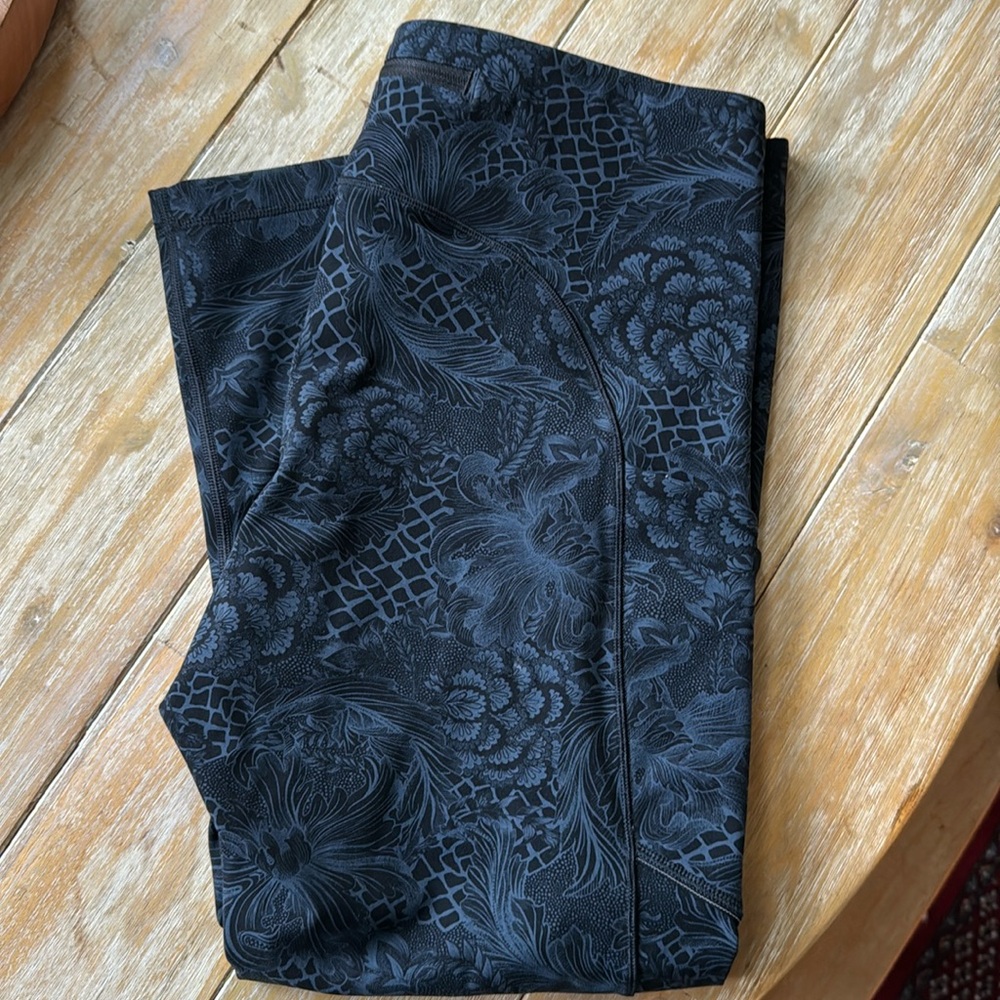 Lululemon Pants size 6